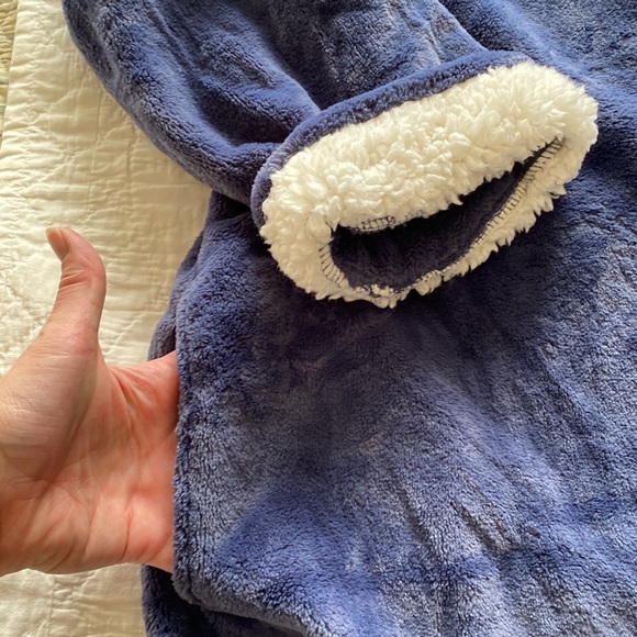 LL Bean Wicked Plush Robe - Picture 7 of 16